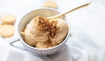 Looking to combine the best of summer and fall? Why not try this easy, no churn Pumpkin Ice Cream! It’s creamy and delicious with just the right amount of pumpkin, and it’s bursting with pieces of golden sandwich cookies, white chocolate chips, and marshmallows. Perfect dessert anytime you’re craving a little taste of fall!