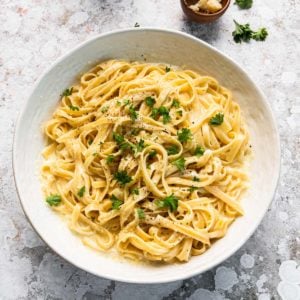 white serving bowls of fettuccine alfredo