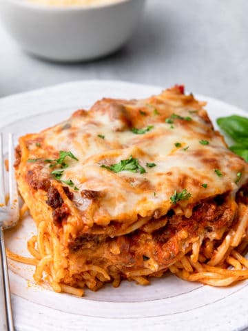 A plate of baked spaghetti.