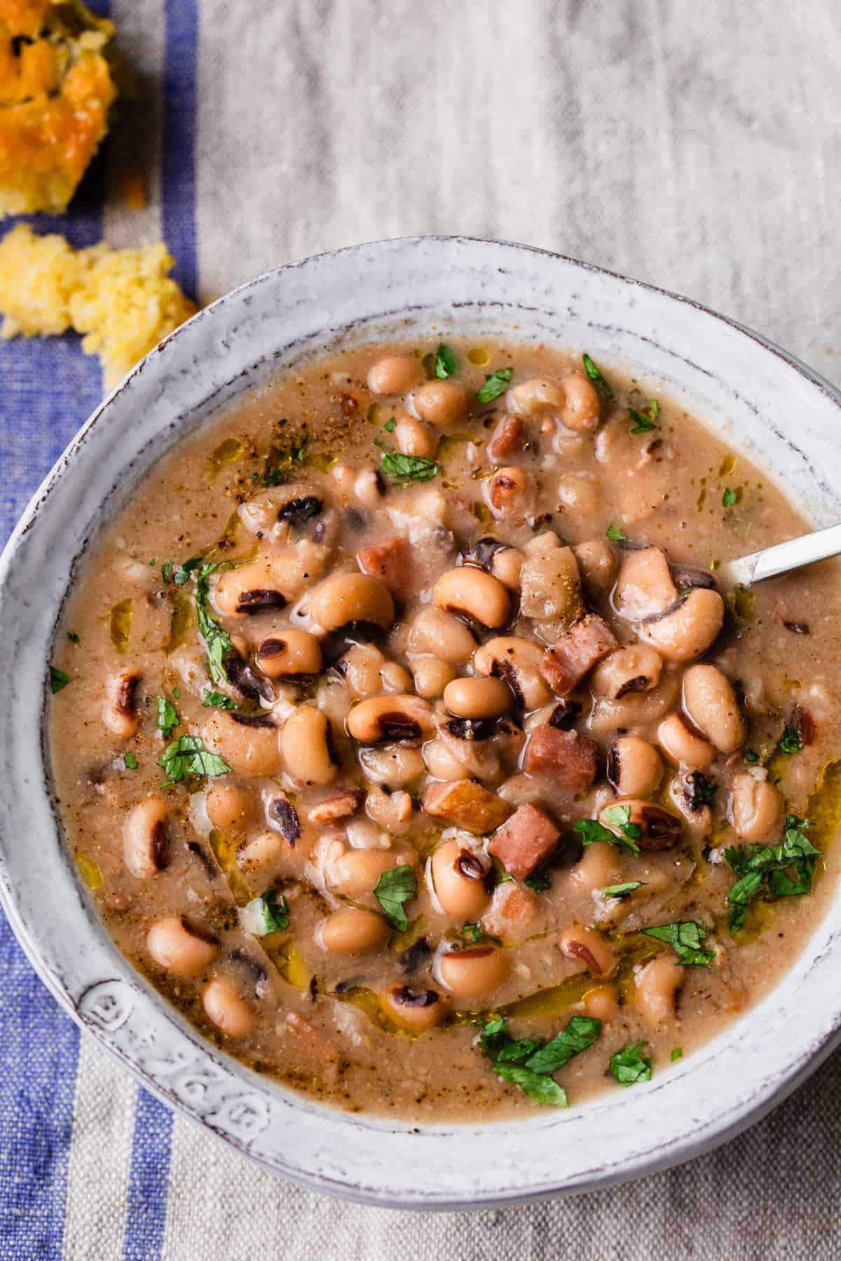 A bowl of black eyed peas.