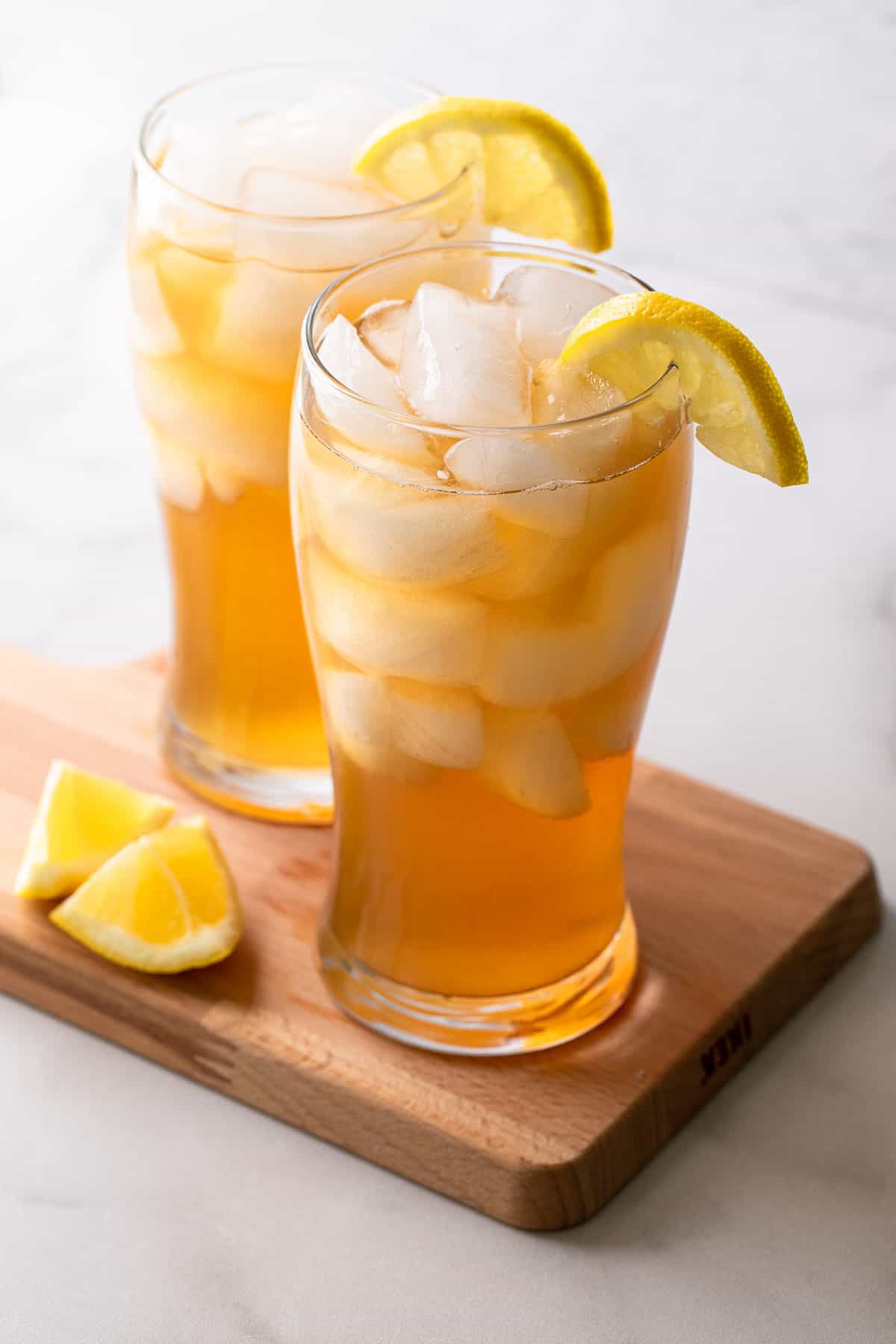 2 glasses of iced tea with lemon wedges 