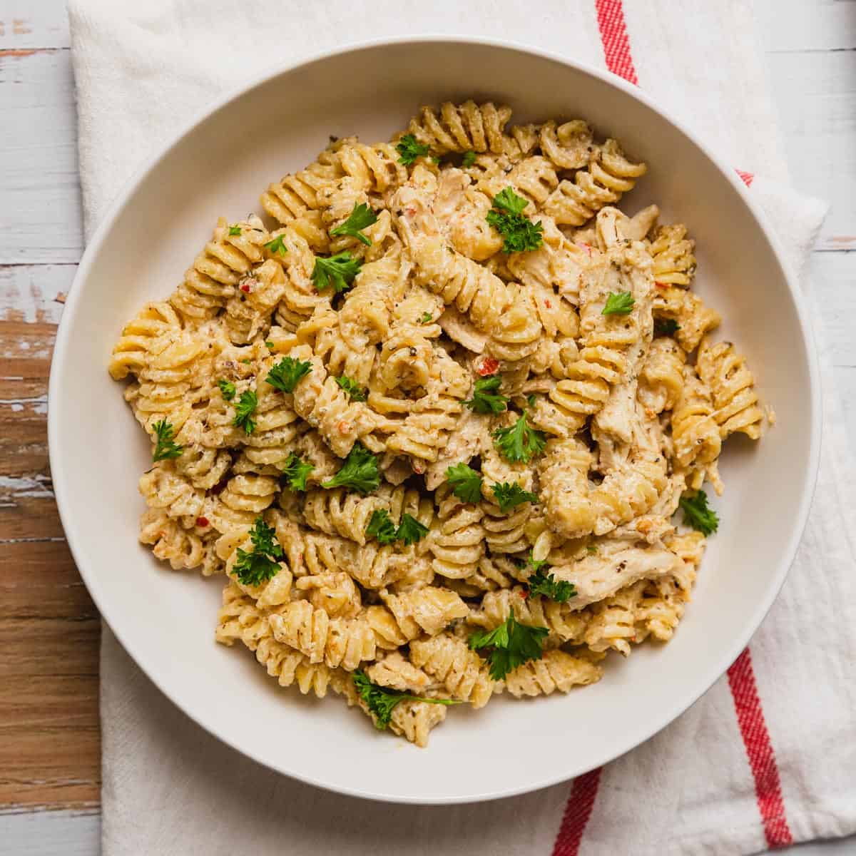 Crockpot Garlic Parmesan Chicken pasta! #crockpot #easyrecipe