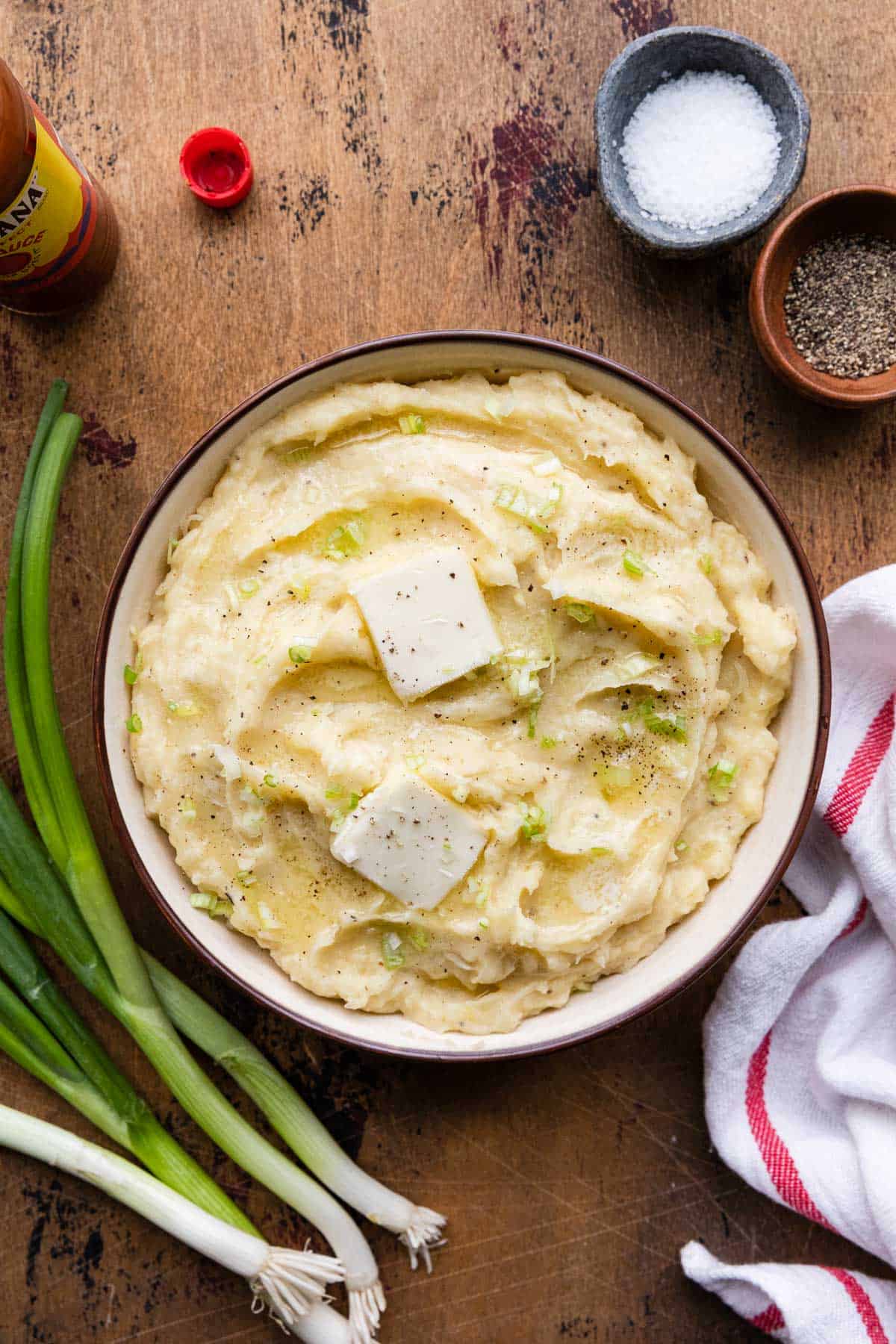 the completed mashed potatoes recipe in a serving bowl