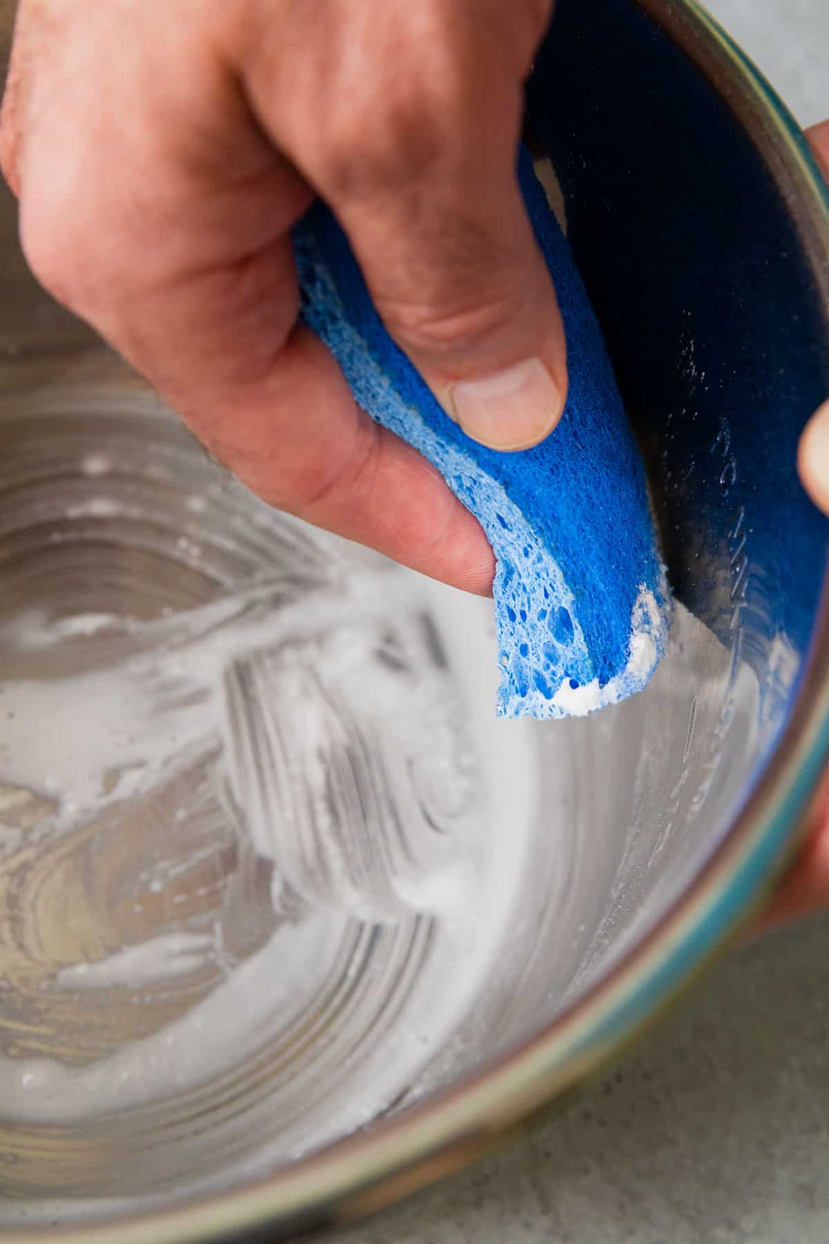 cleaning the inner pot of the instant pot using bar keepers friend