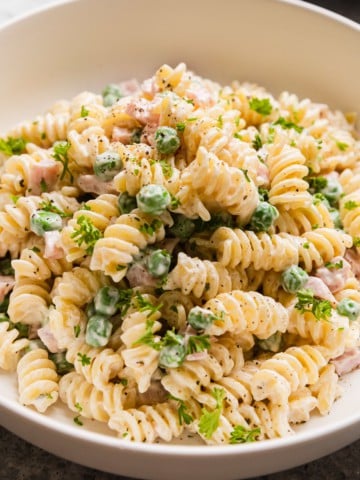 The completed ruby tuesday ham and pea pasta salad.