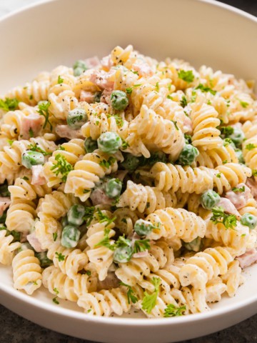 The completed ruby tuesday ham and pea pasta salad.