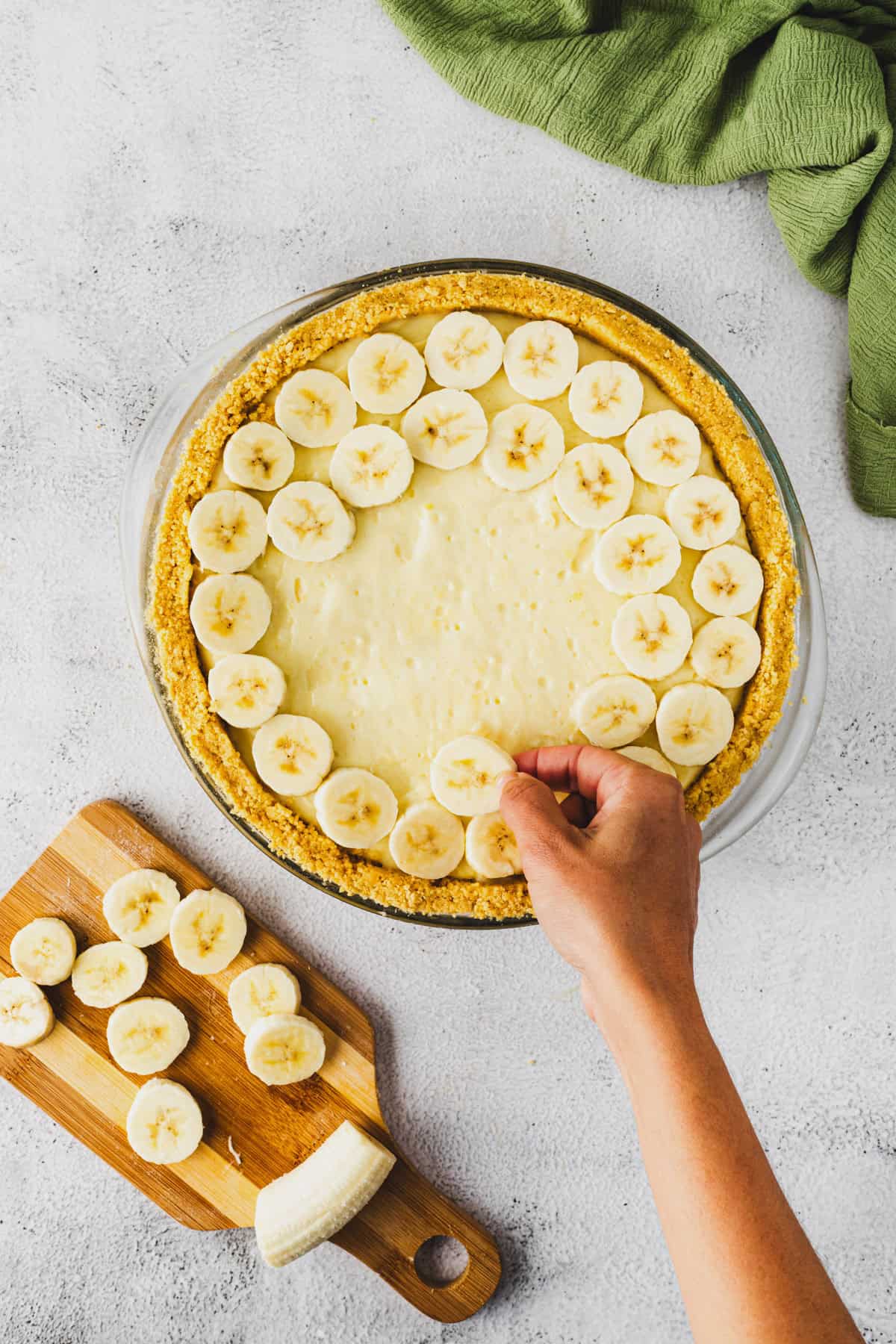 Add another layer of sliced bananas.