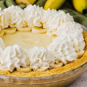 The completed banana cream pie ready for serving.