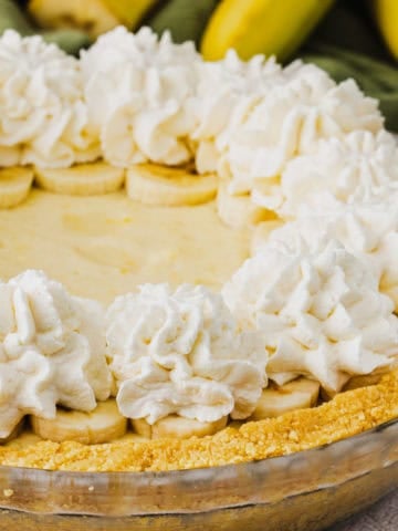The completed banana cream pie ready for serving.