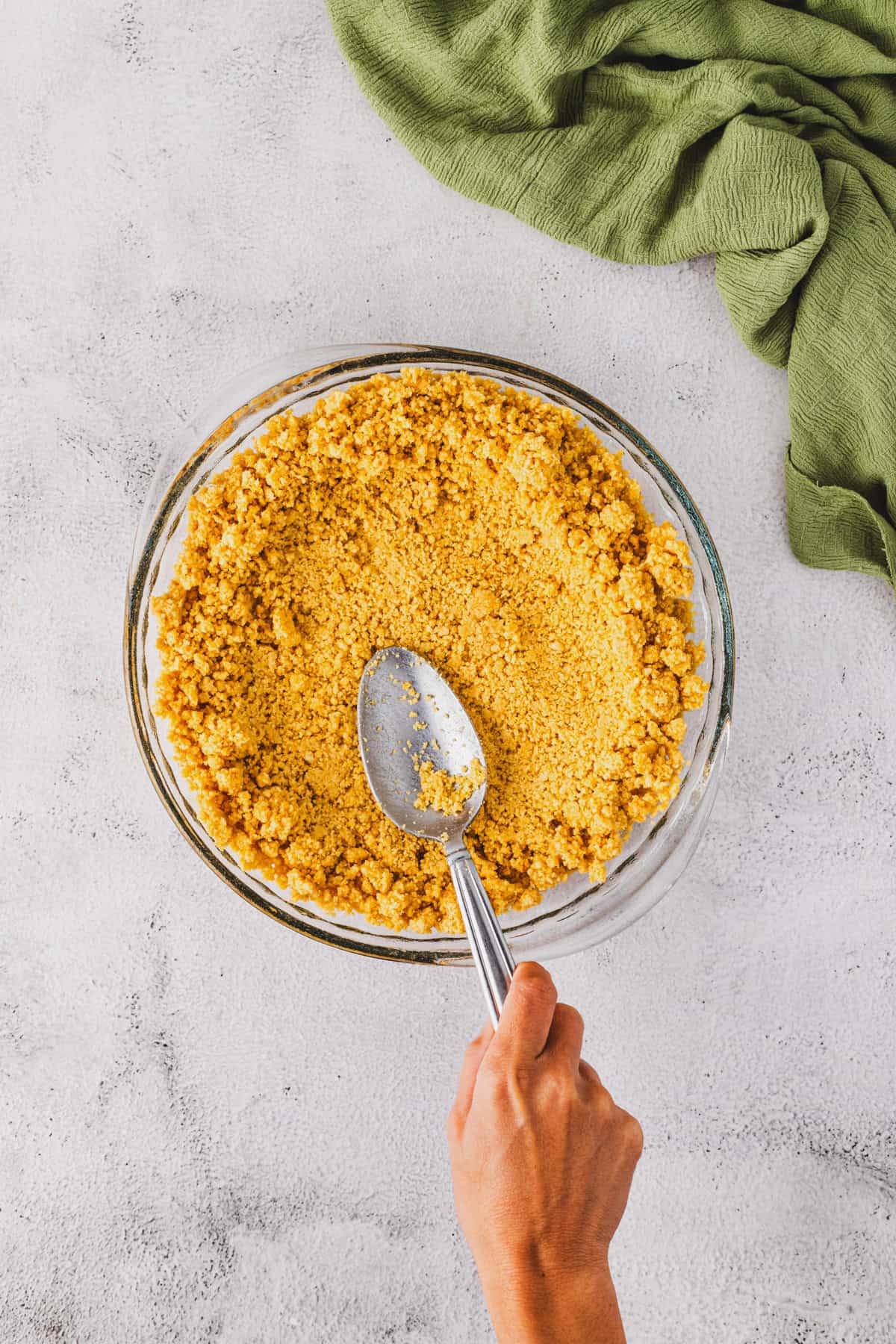 Making golden oreo crust.