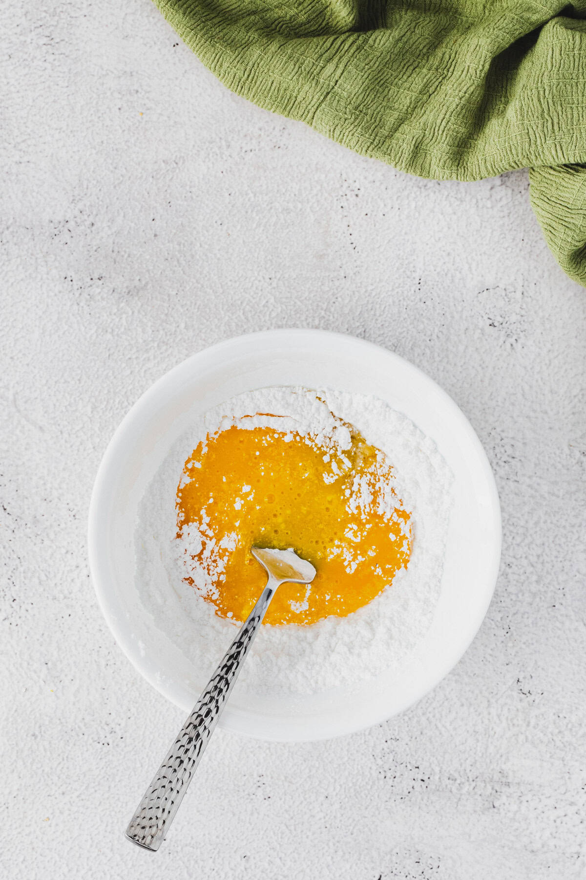 Mixing egg yolk and cornstarch.