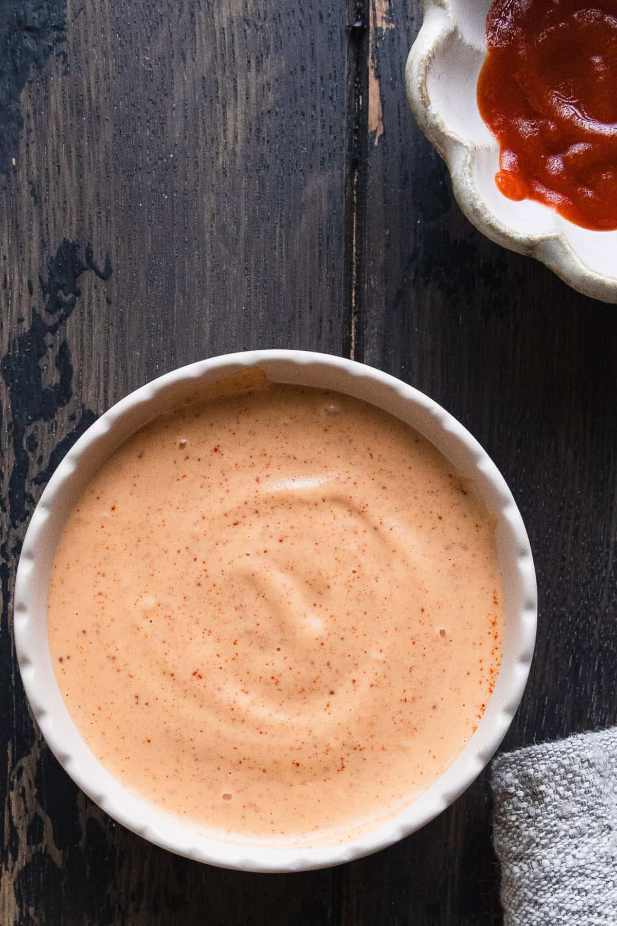 Sriracha mayo cream sauce mixed up.