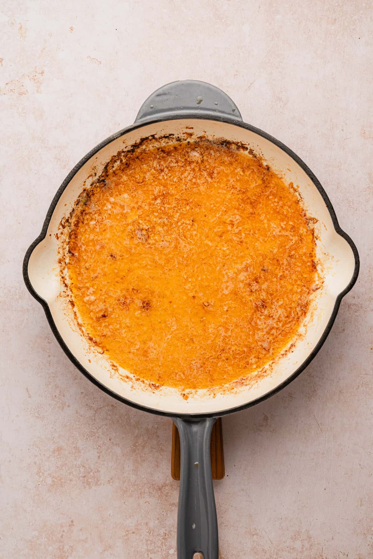 Cooking butter sauce.