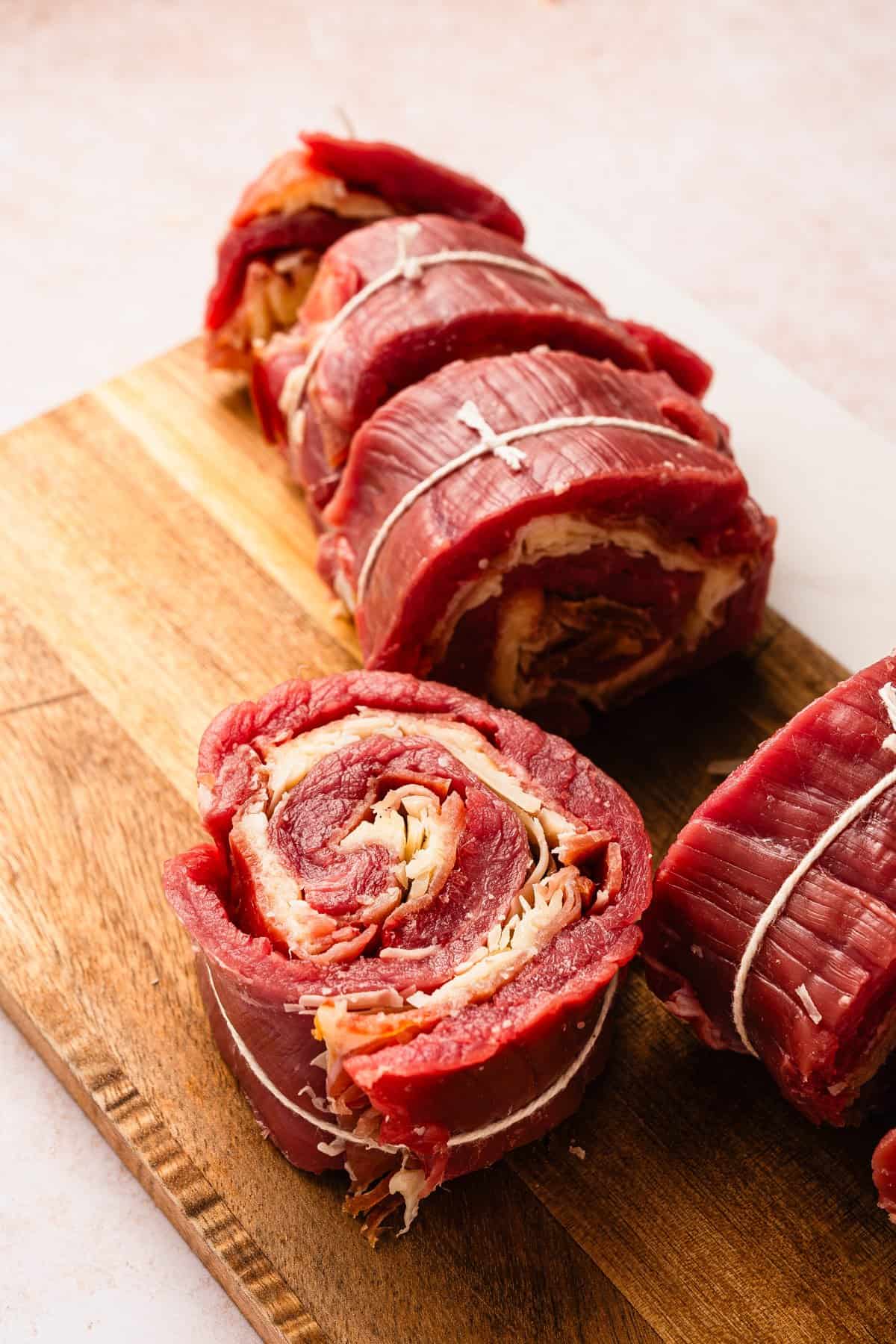 How to cut stuffed steak into pinwheels.