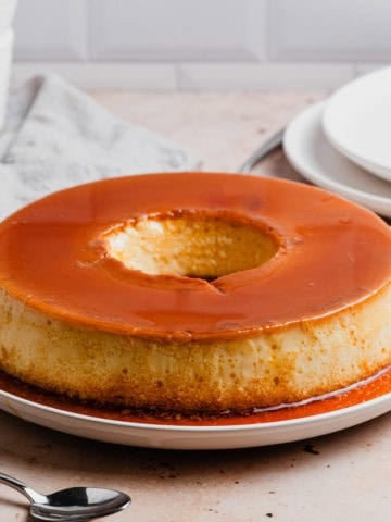 Brazilian flan on a round platter.