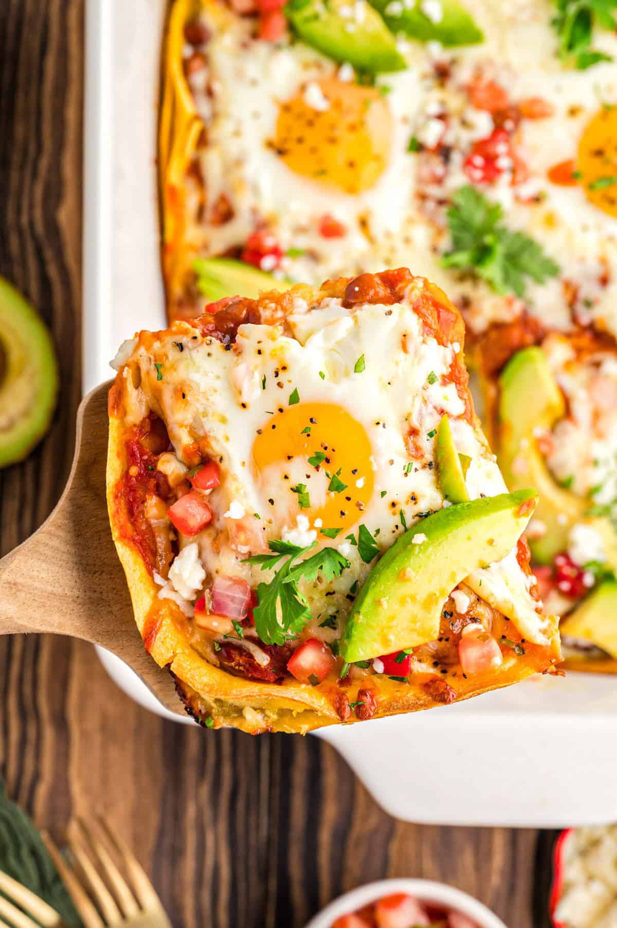 One serving of the completed huevoes rancheros.