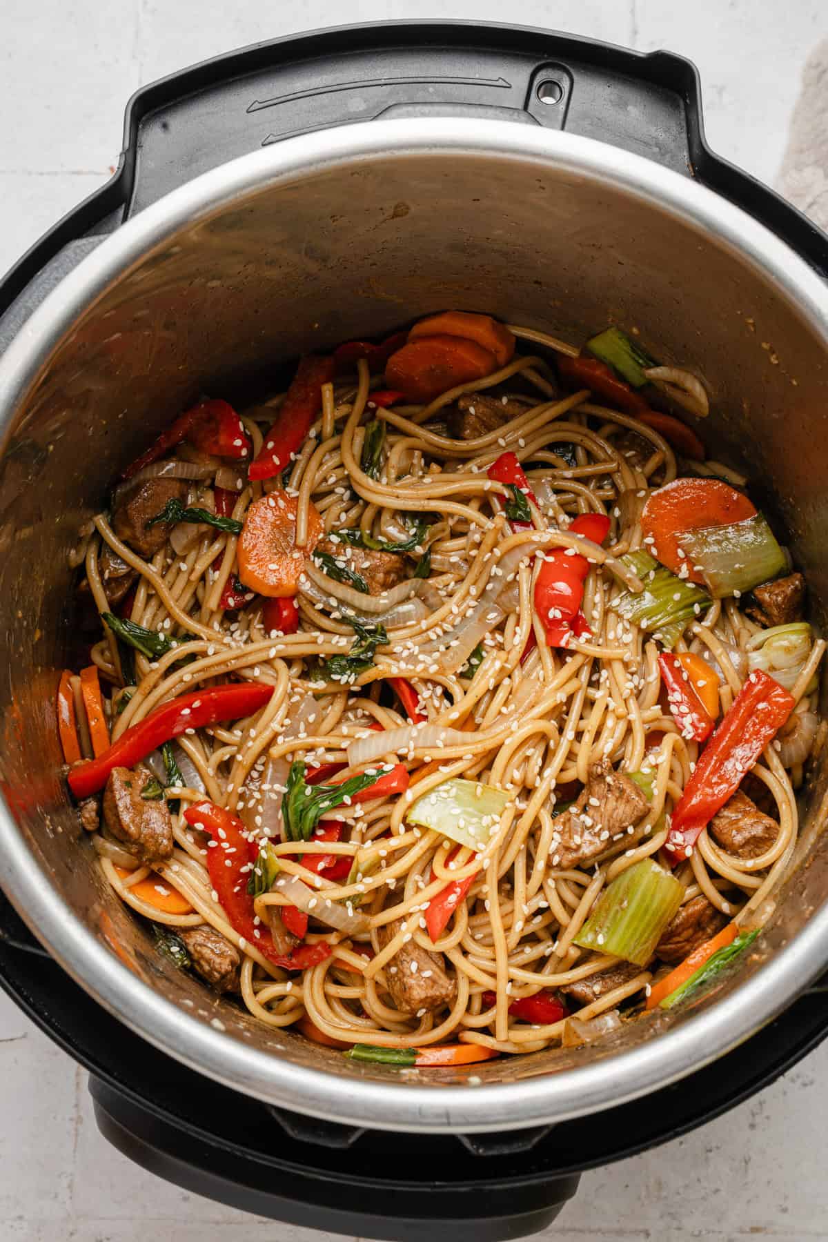 the lo mein with pork and vegetables cooked in the instant pot.